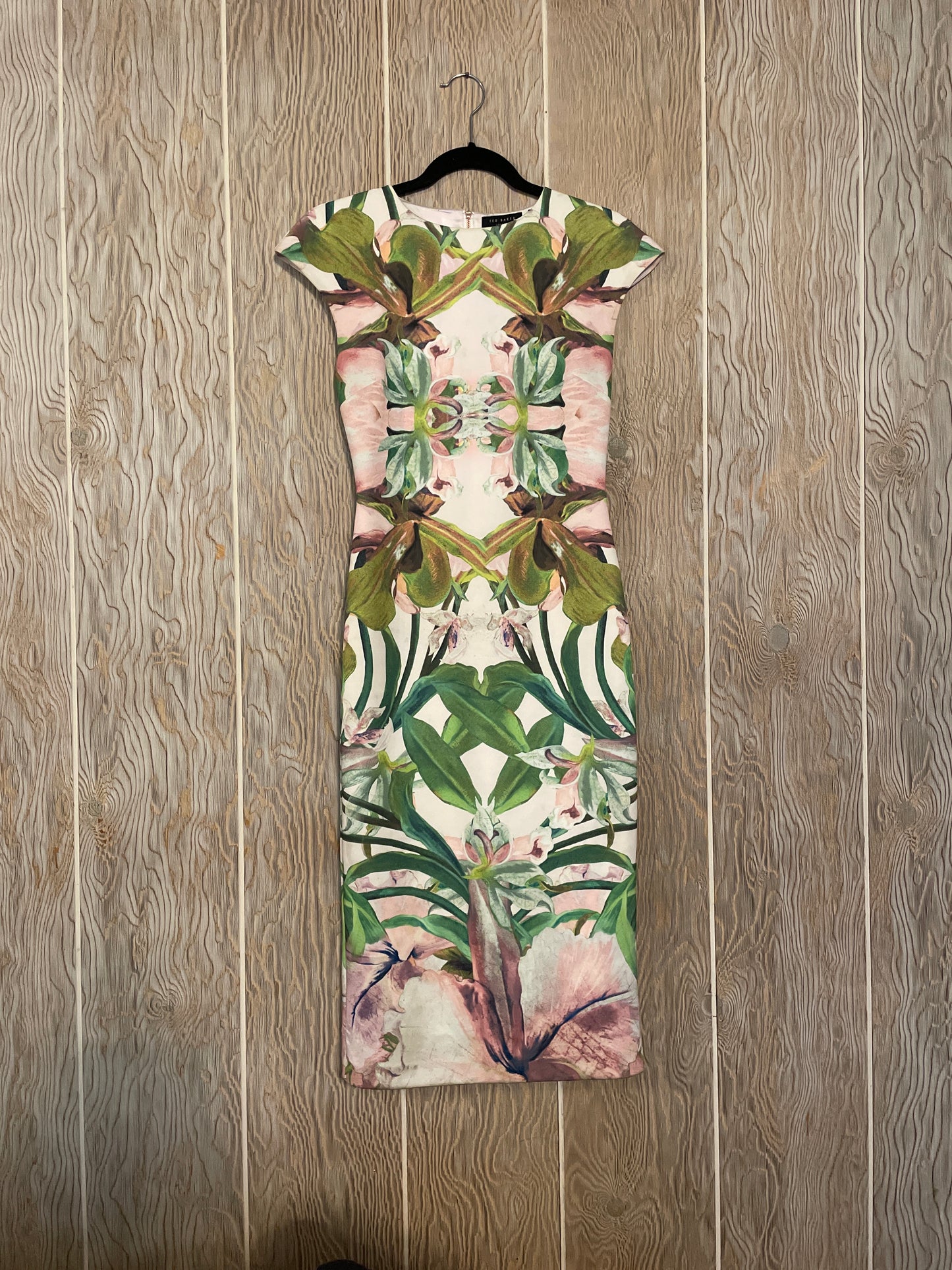 Ted Baker Safiya Jungle Orchid Print Size 2/US 6 Small